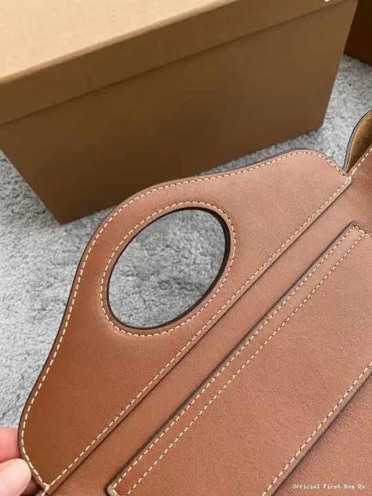 Official FirstBag Ru Pocket Tote BURBERRY 0510